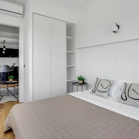 Sanders Arch Apartment *