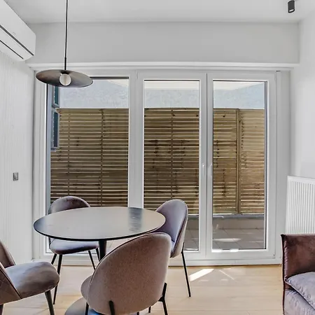 Apartment Sanders Arch